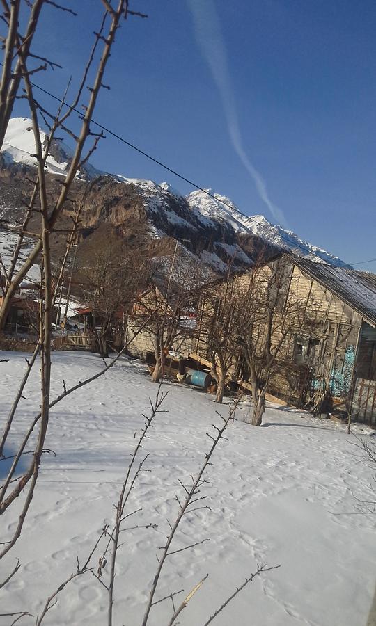 Guest House Sunset Kazbegi Exterior foto